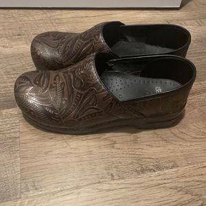Danskos. Brown leather with designs